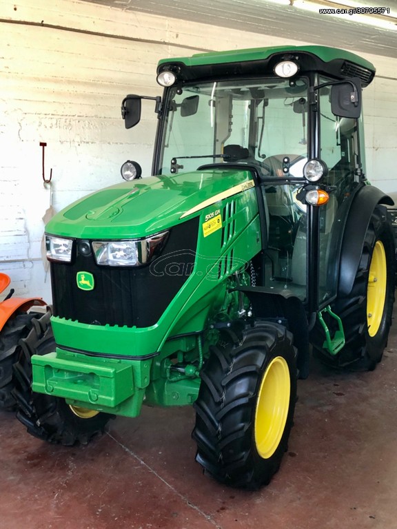 Ελκυστήρας John Deere 5050 GL — εξοπλισμός χορτοκοπής και καθαρισμού βλάστησης φωτοβολταϊκών πάρκων, Λάρισα